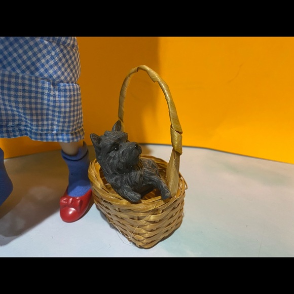 WIZARD OF OZ VINTAGE MGM DOROTHY & TOTO DOG PICNIC BASKET HAMILTON GIFT 14” DOLL - Picture 14 of 15